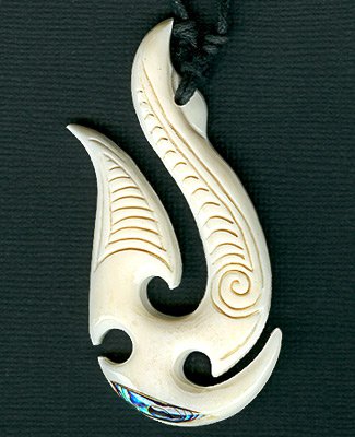 NEW ZEALAND MAORI STYLE BONE PENDANT HEI-MATAU (REFNBC16)