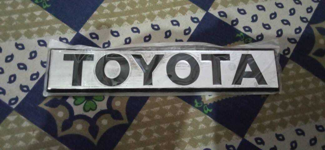 COROLLA TOYOTA DIGI EMBLEM FOR 1982 MODEL