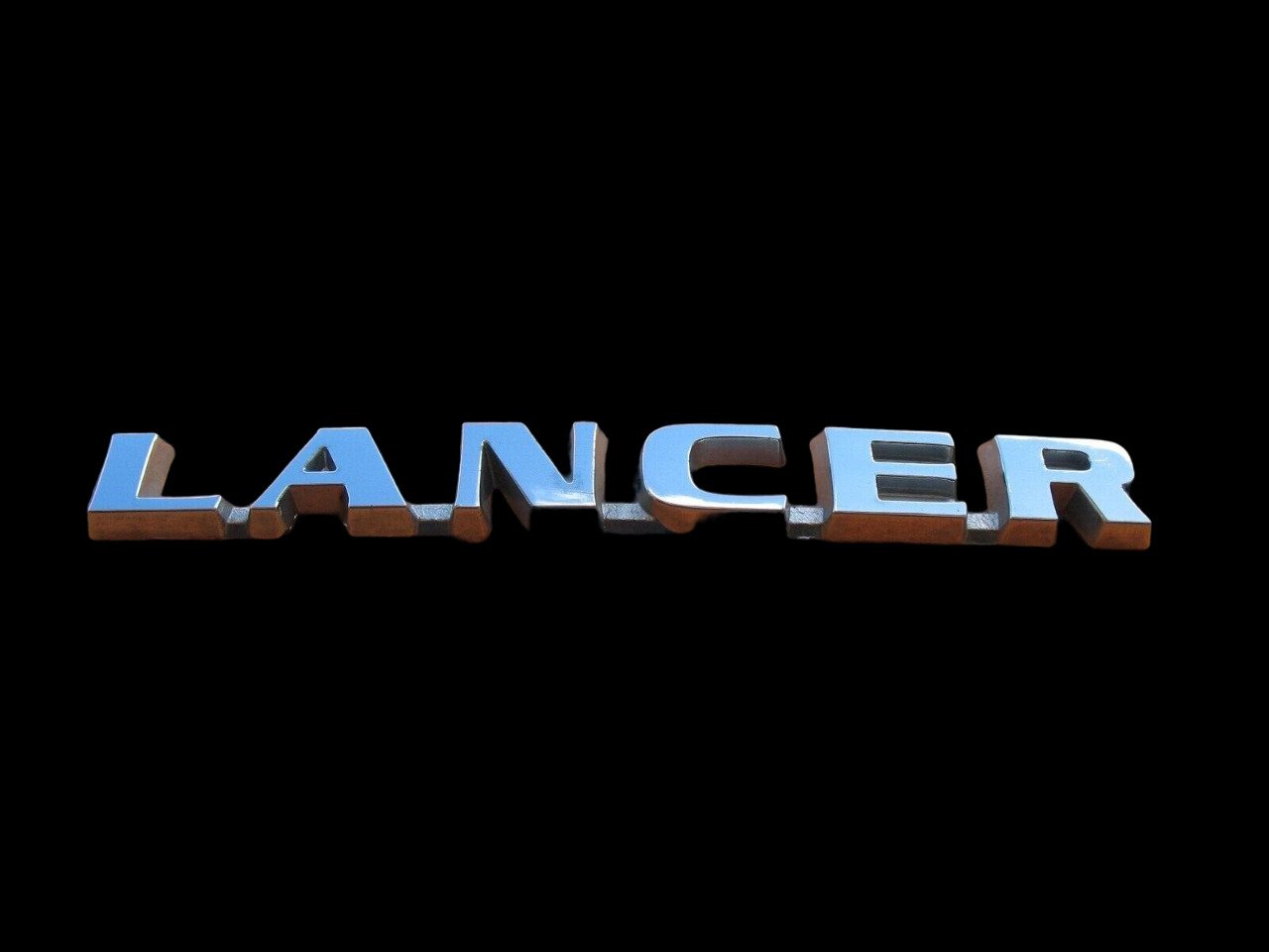 LANCER 1 PIECE EMBLEM
