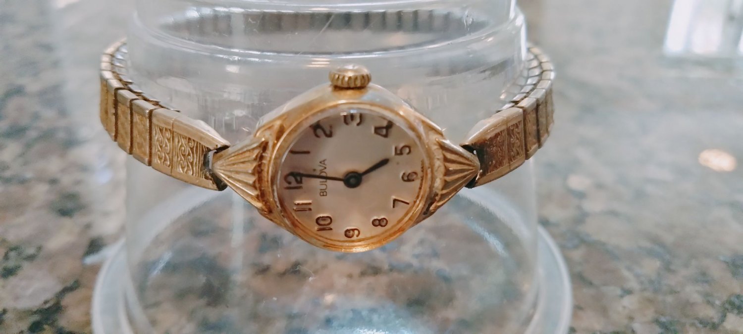 Bulova - Wristwatch