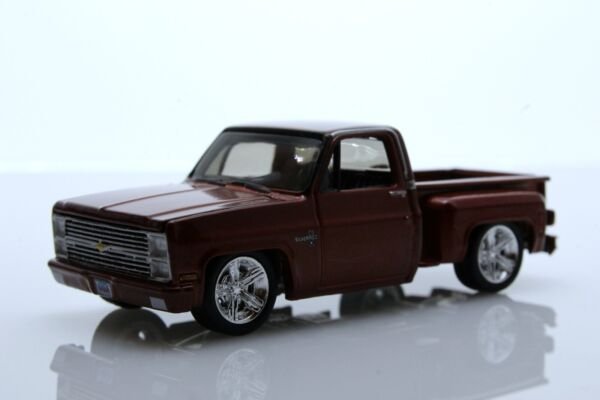 1983 Chevy C10 Stepside Squarebody Lowered Pickup Truck 1:64 Scale Diecast Toys