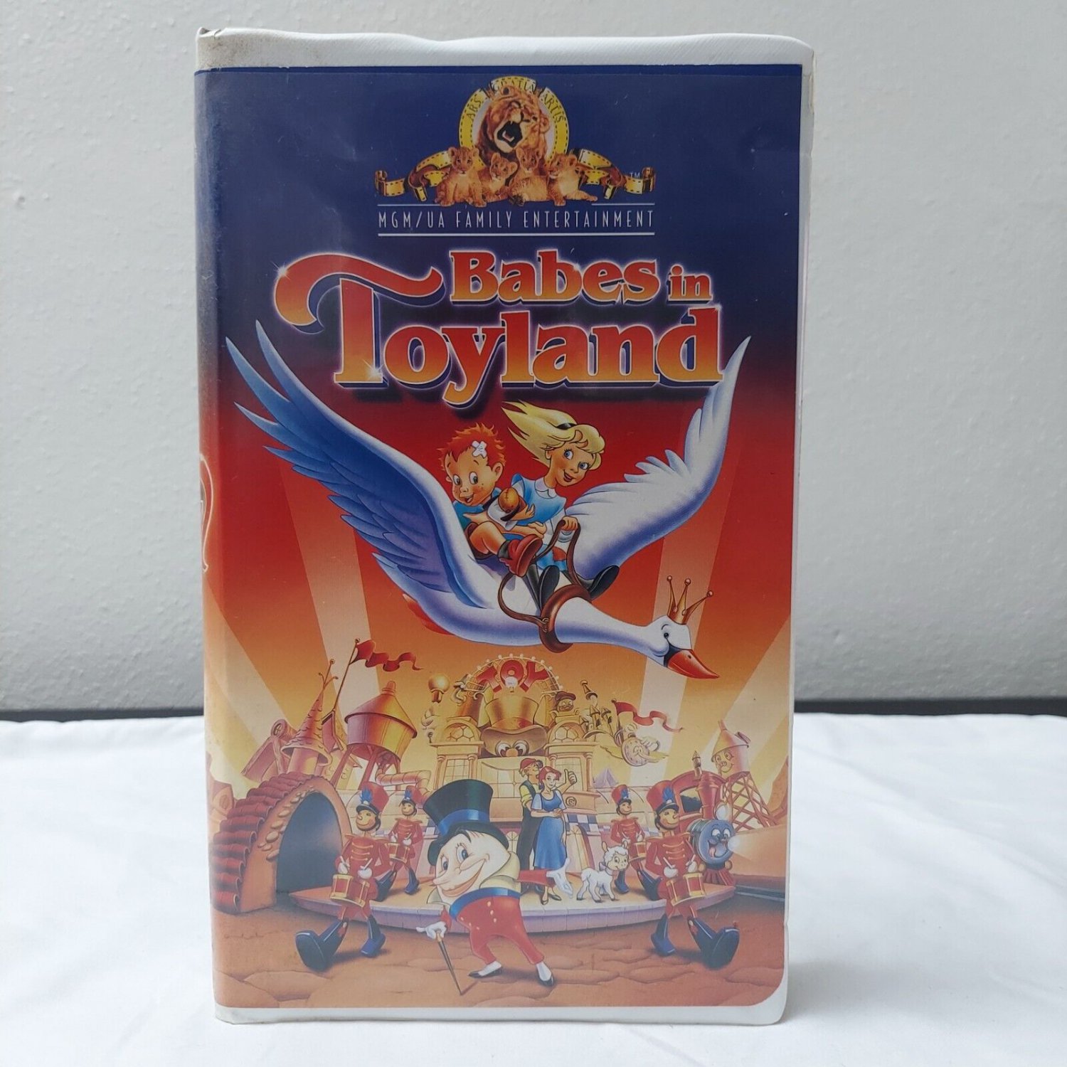 Babes in Toyland VHS Tape Animated 1997 Jim Belushi MGM Clamshell