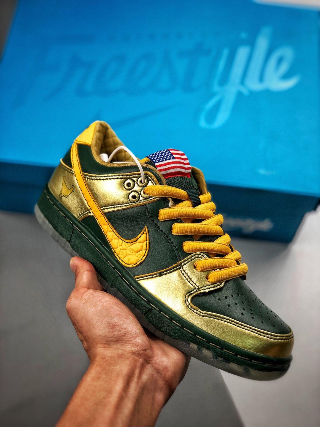 sb dunk pro low &Atilde;&cent;&Acirc;�&Acirc;�doernbecher&Atilde;&cent;&Acirc;�&Acirc;� firuniversity gold-metallic gold