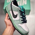 sb dunk low âsea crystalâ green glowblack-white