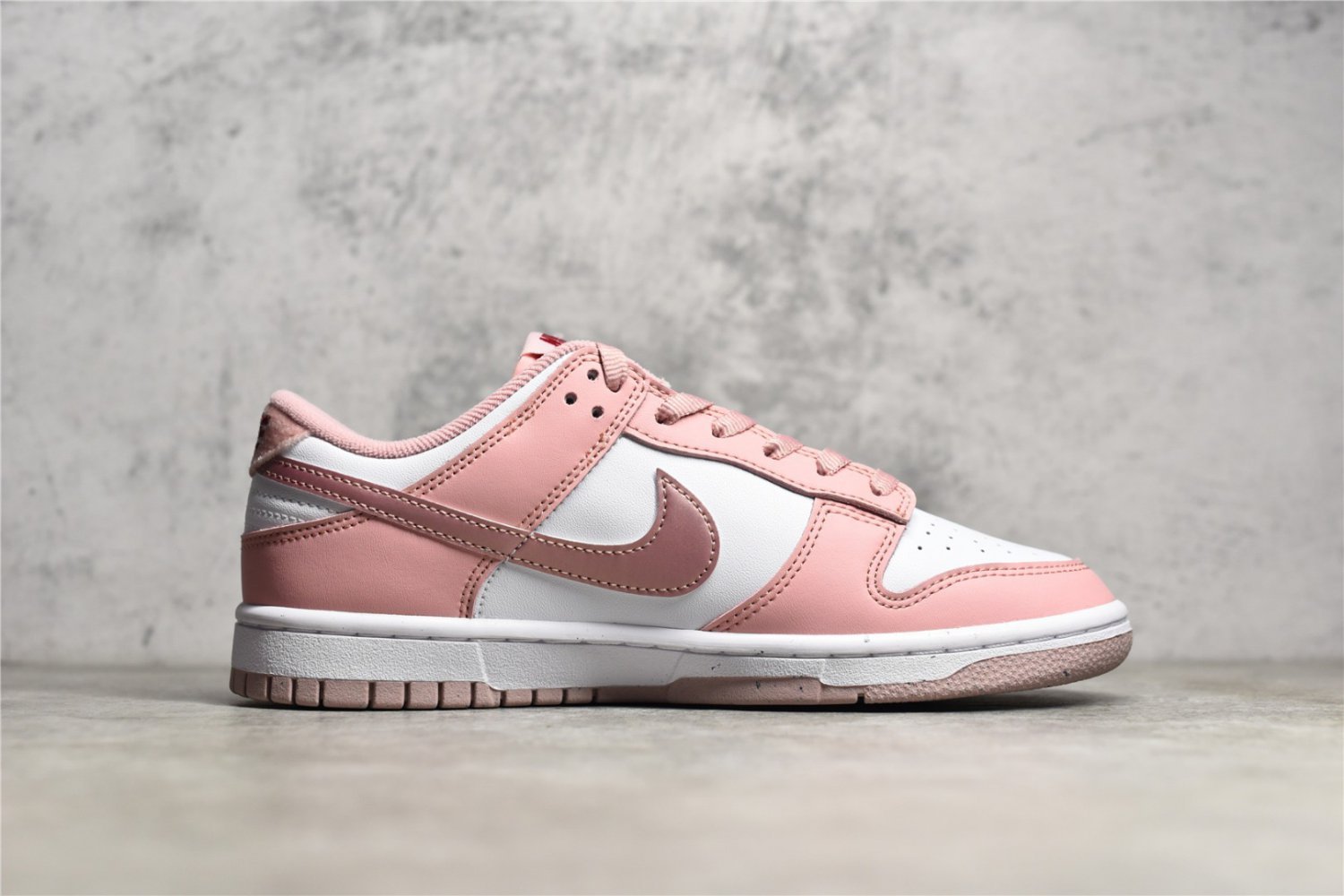 nike dunk low pink velvet