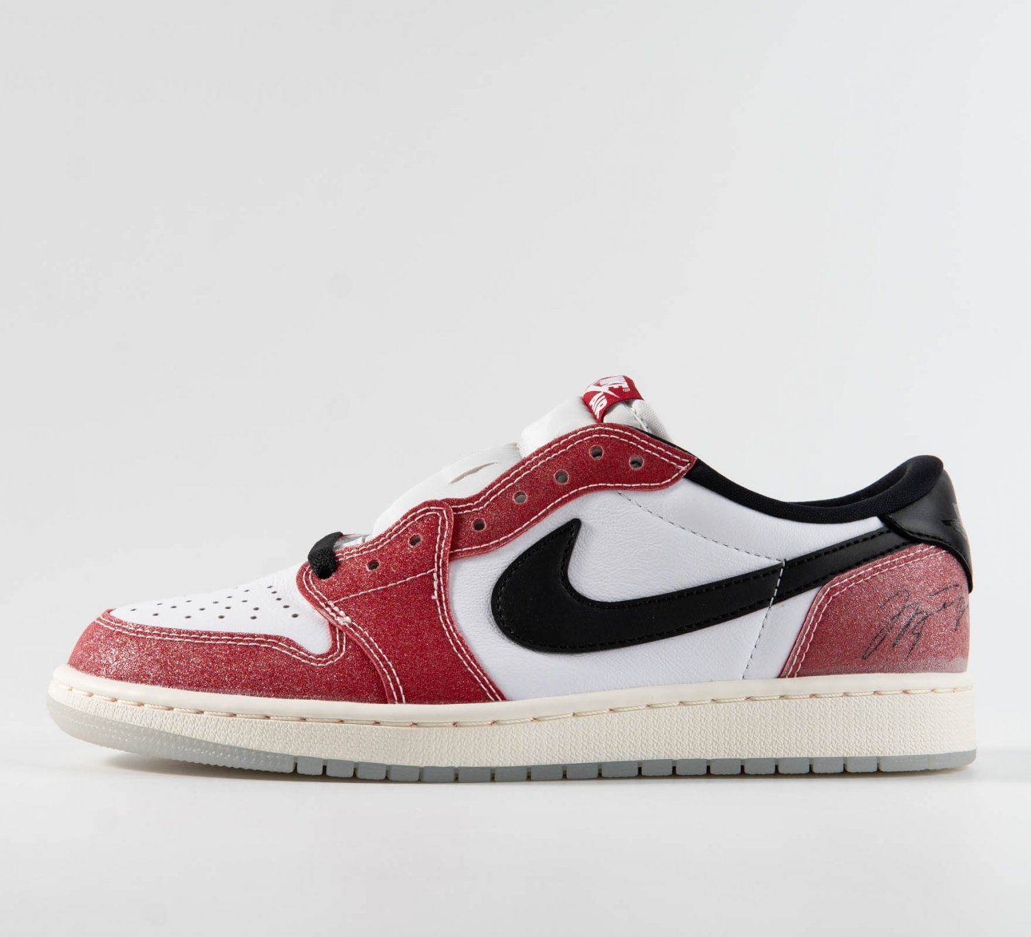 JORDAN 1 LOW Trophy Room