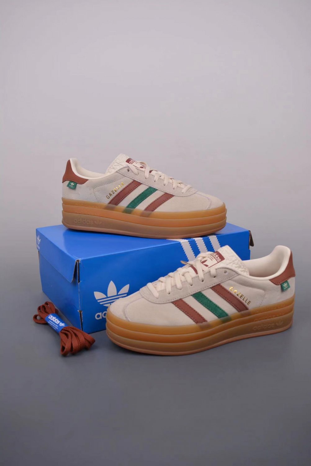 Gazelle Bold Maple Leaf