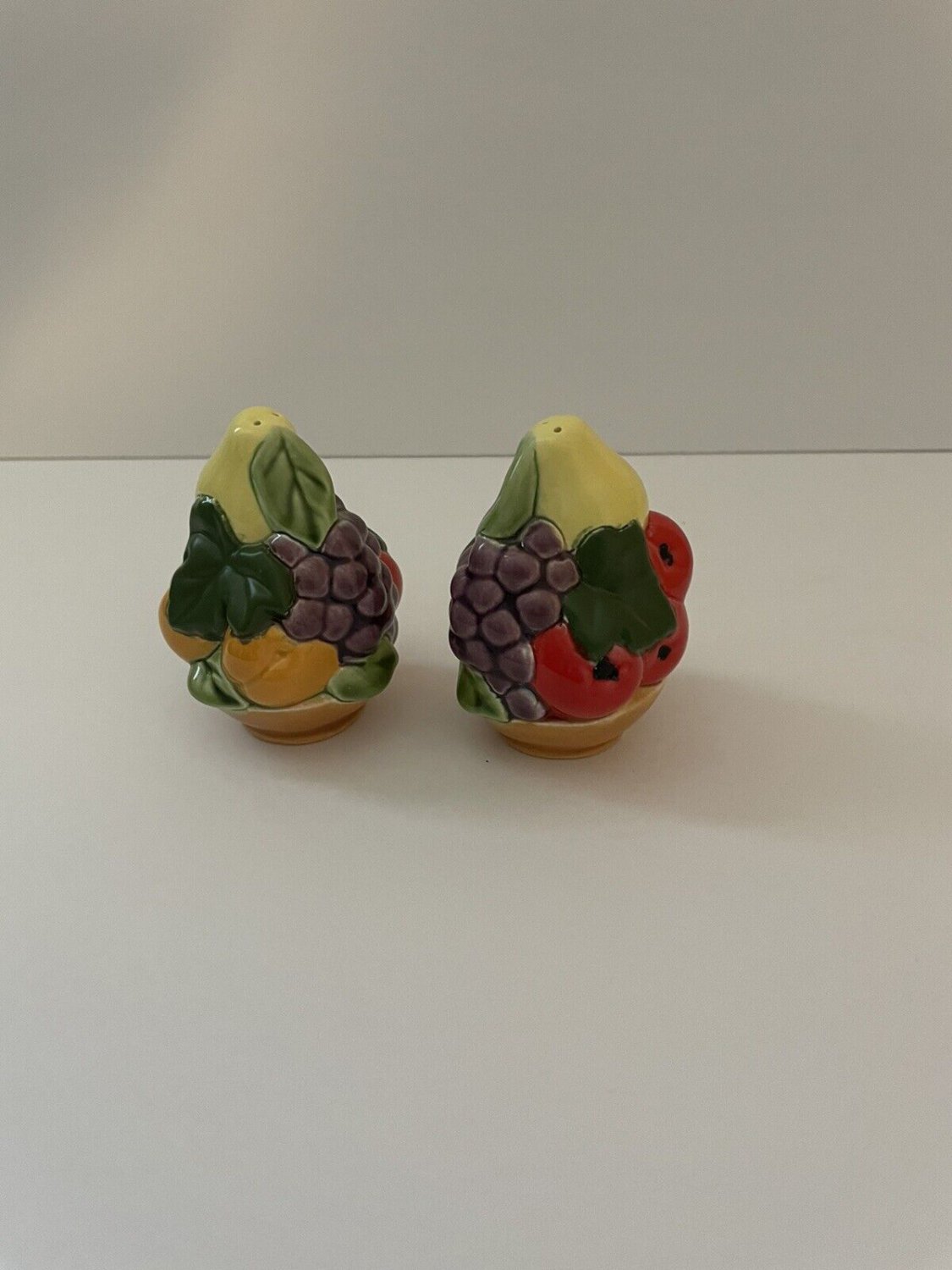 Fruit Bowl Pattern INARCO Ceramic Salt Pepper Shakers