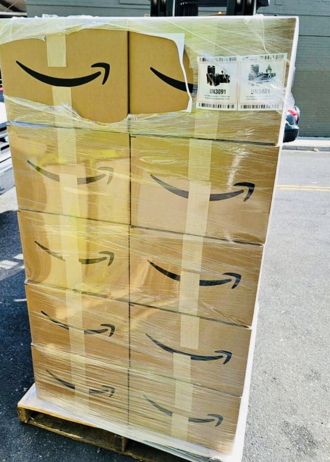 8 Unclaimed Returned Amazon Mail Liquidation Mystery Pallet Items