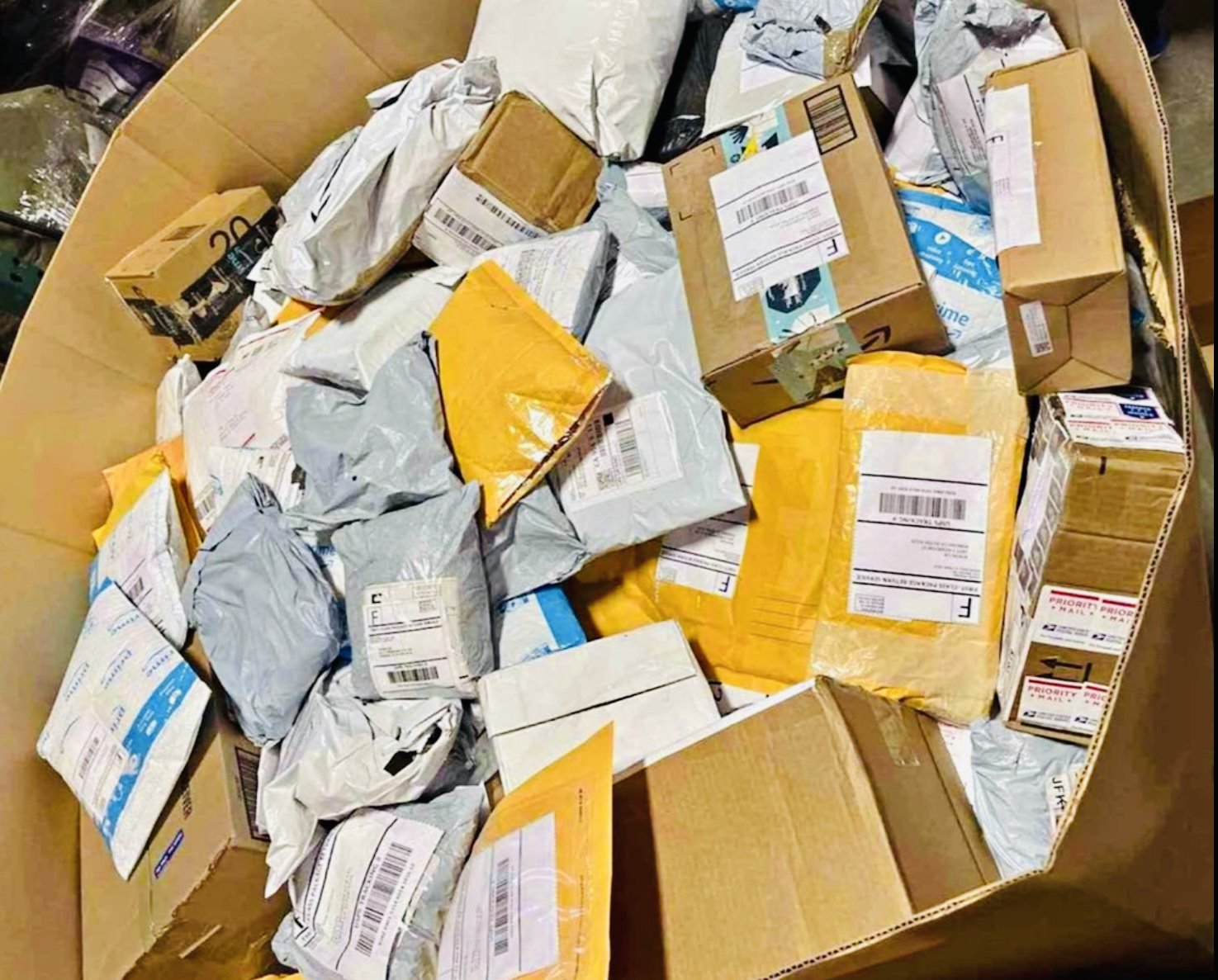 Undeliverable RTS Returned Amazon Mail Liquidation Mystery Pallet Items