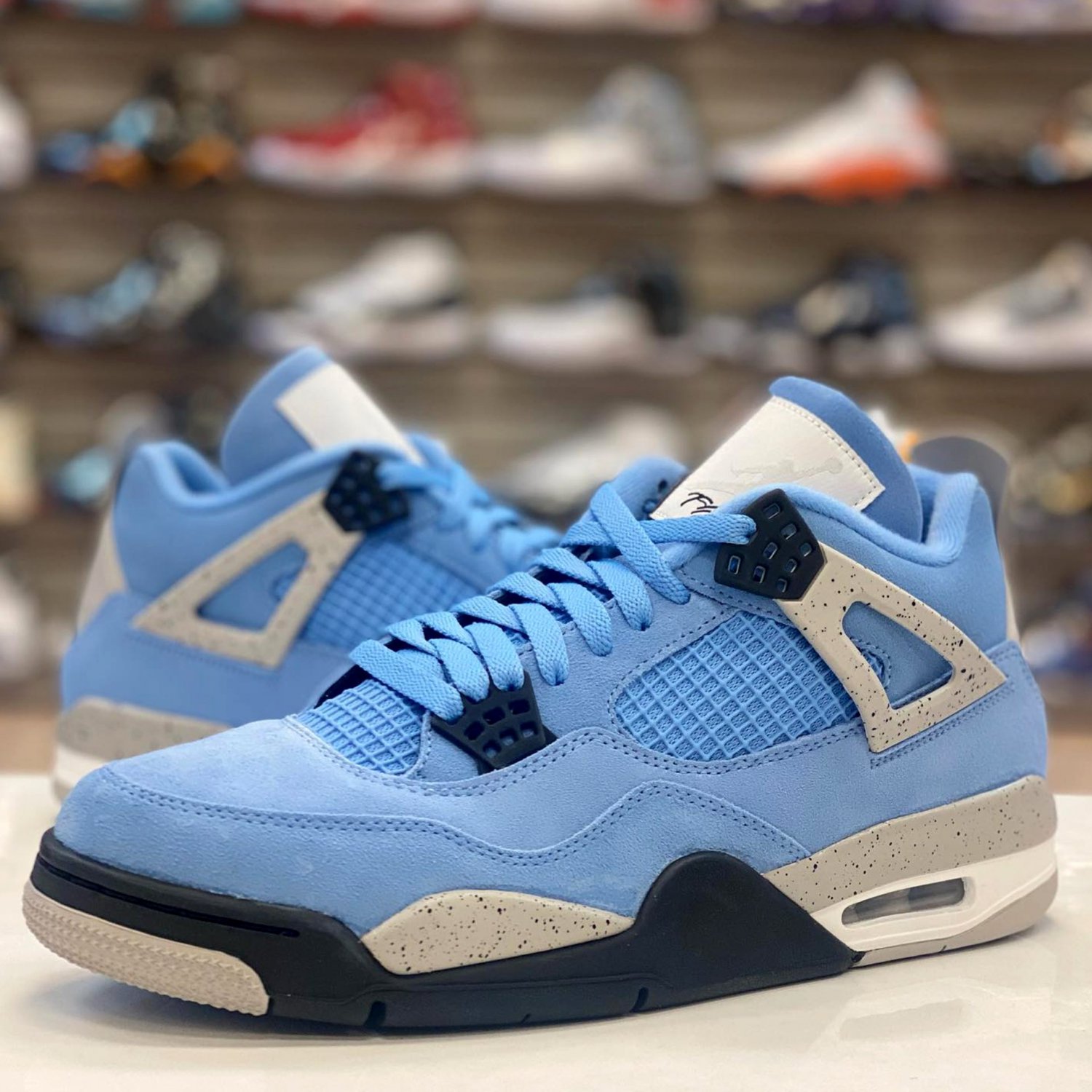 Air Jordan 4 Retro ' University Blue '