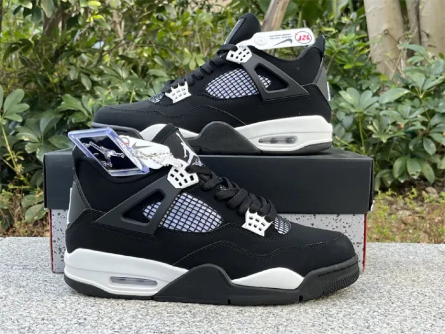 Air Jordan 4 Retro BlackWhite