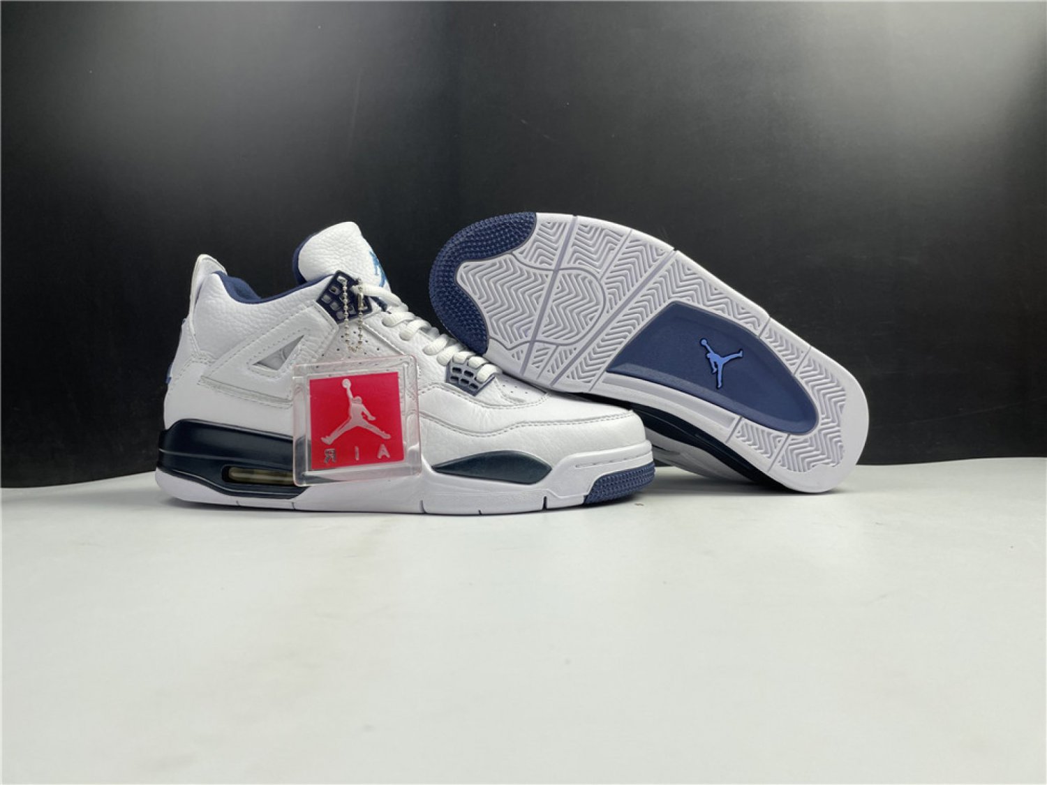 Air Jordan 4 Retro Columbia