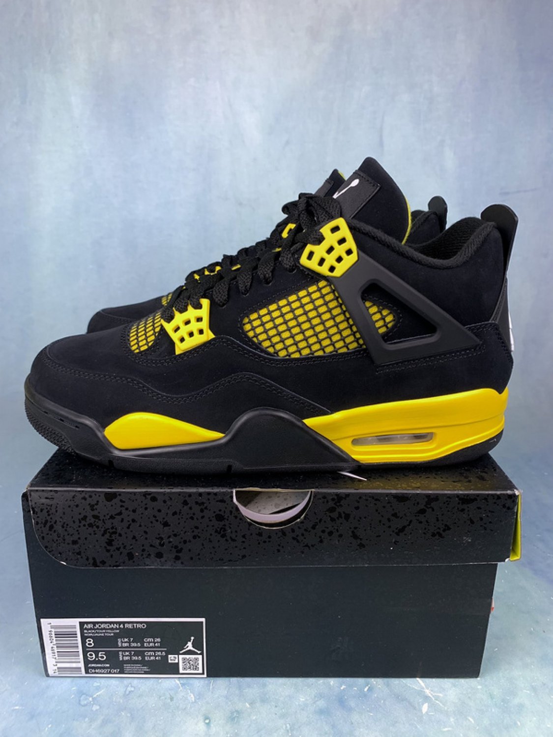 Jordan 4 RetroThunder (2023)