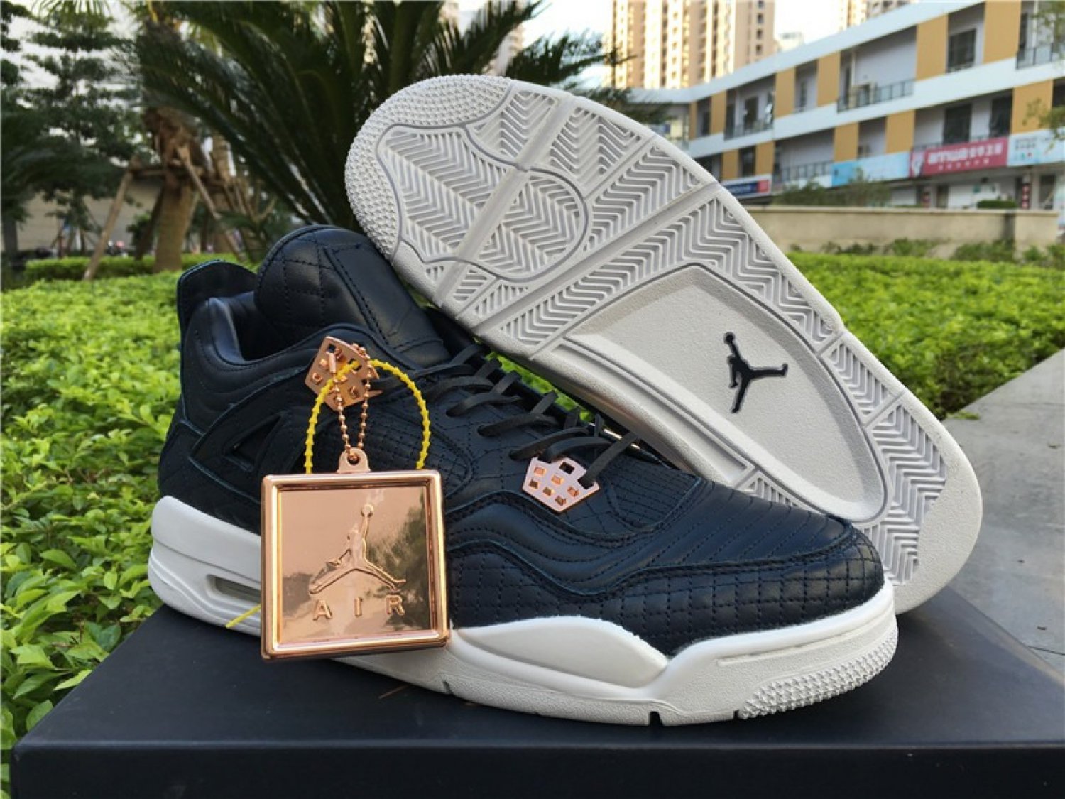 Nike Air Jordan 4 Premium Obsidian