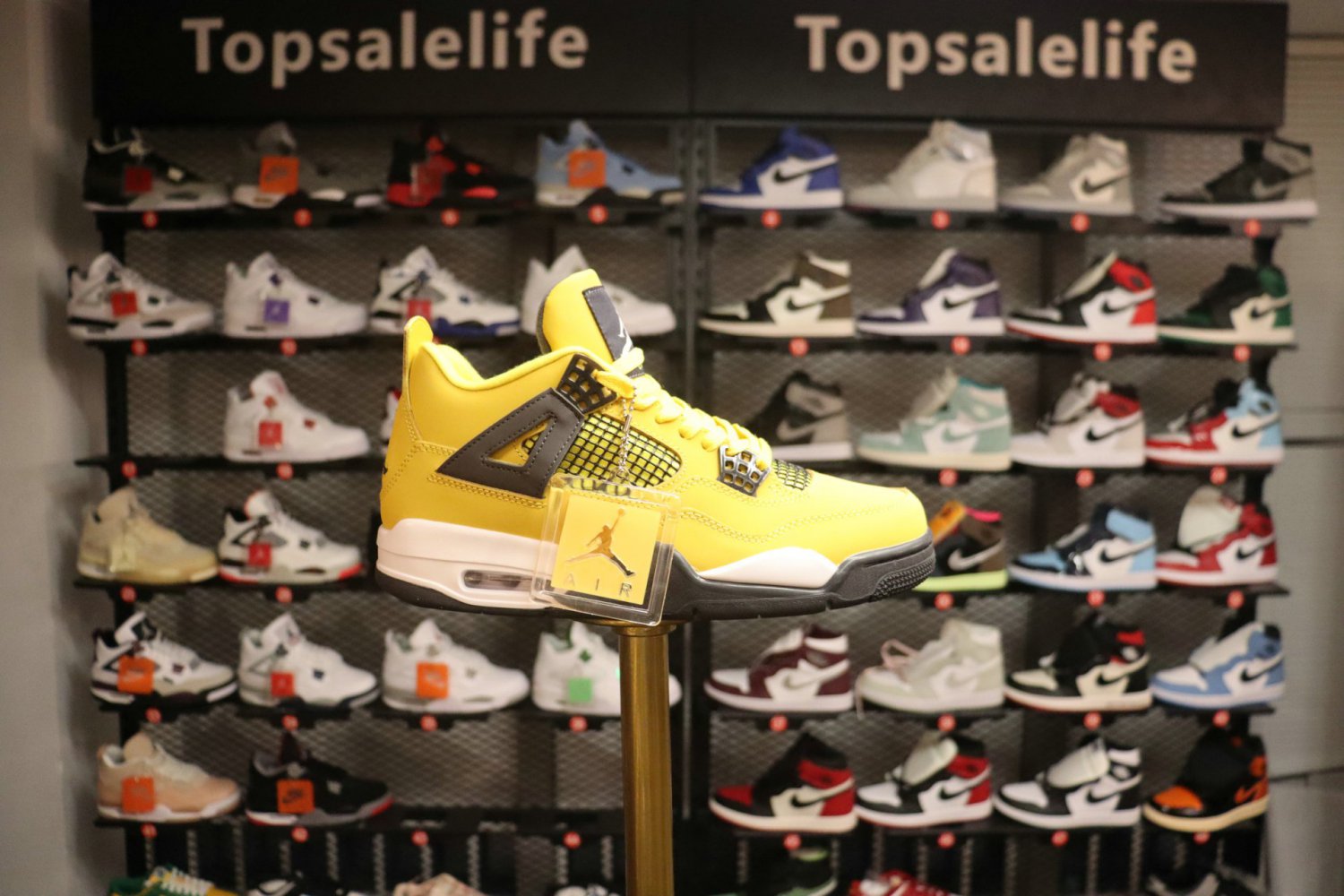 Nike Air Jordan 4 Retro Lightning (Special Box)
