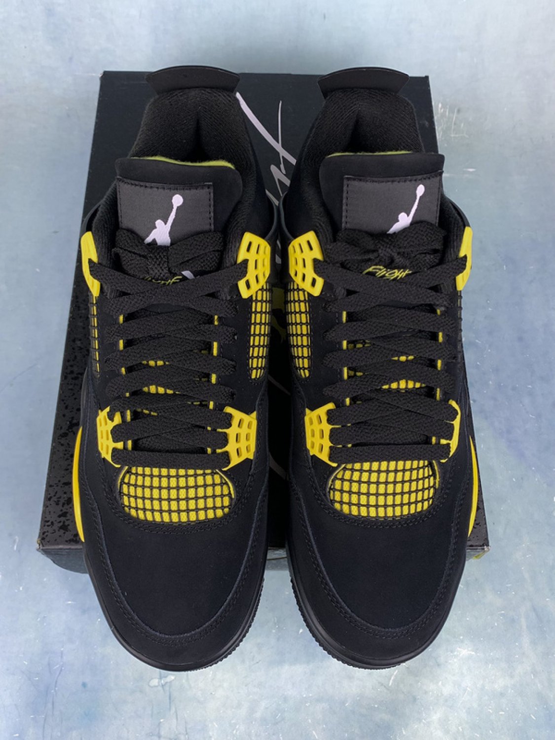 NIke Air Jordan 4 RetroThunder (2023)