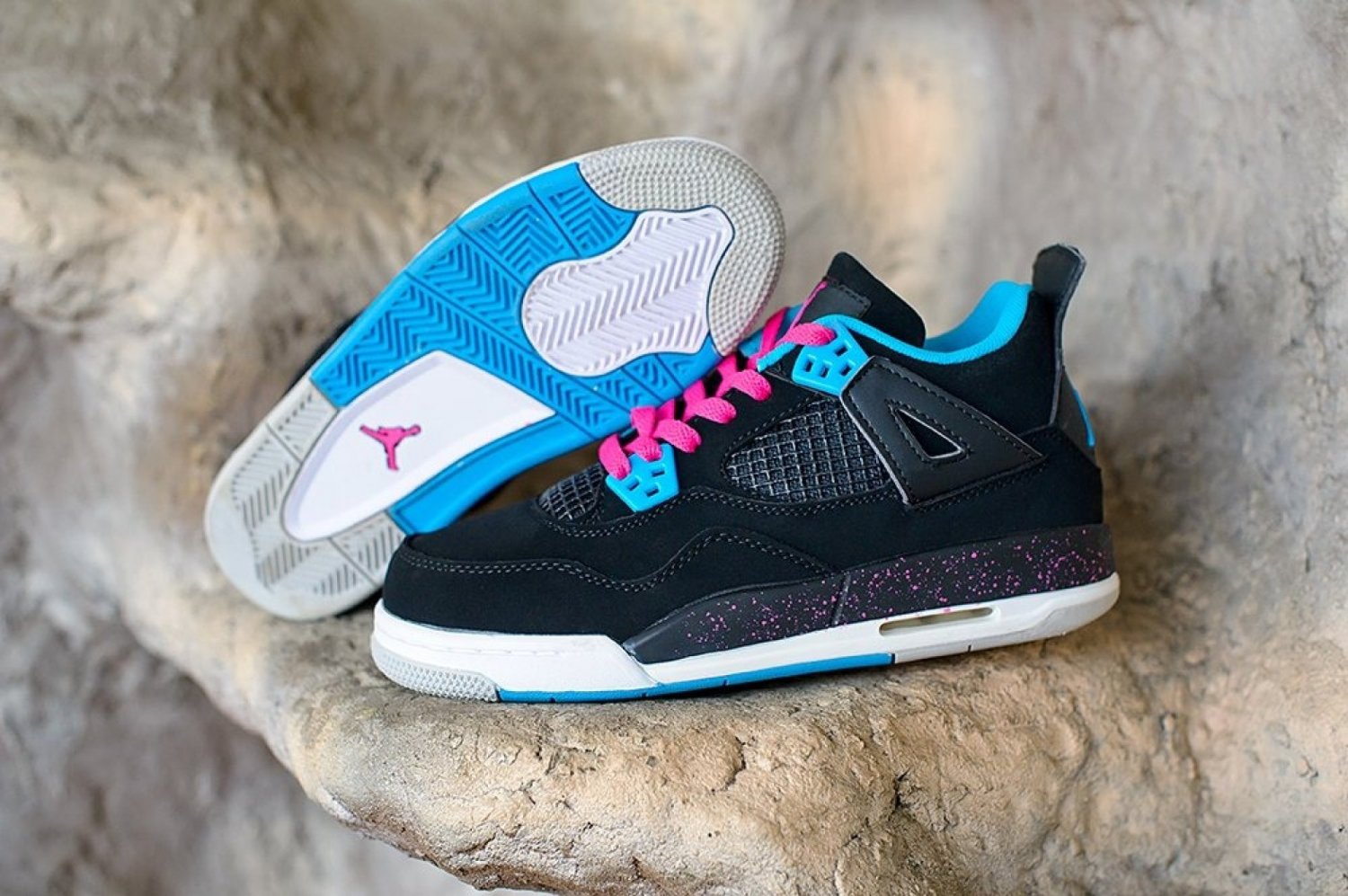 Nike Jordan 4 Retro Black Vivid Pink