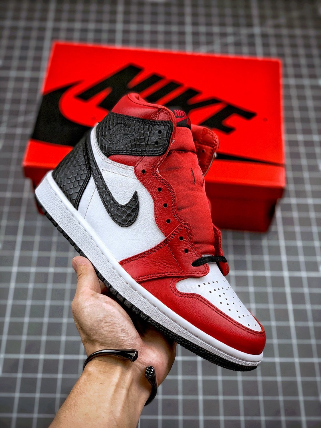 jordan 1 high og &Atilde;&cent;&Acirc;�&Acirc;�satin snake&Atilde;&cent;&Acirc;�&Acirc;� gym redwhite-black