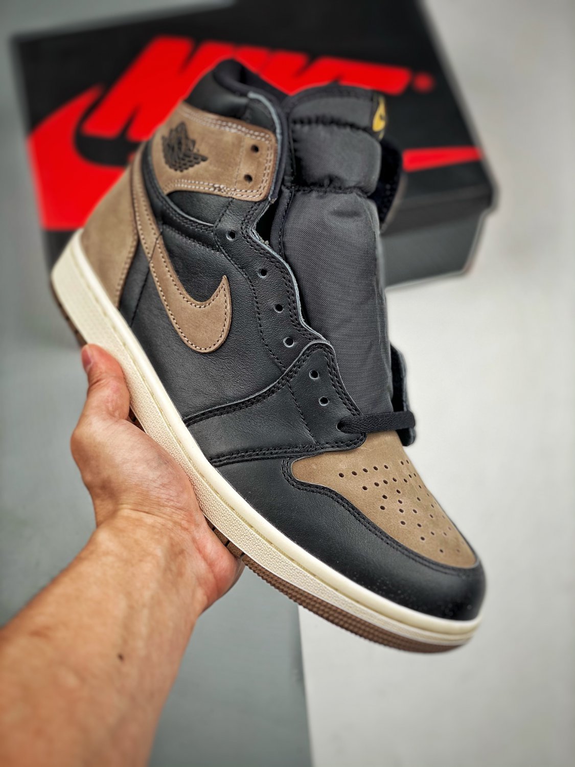 jordan 1 high og blackmetallic gold-palomino dz5485-020