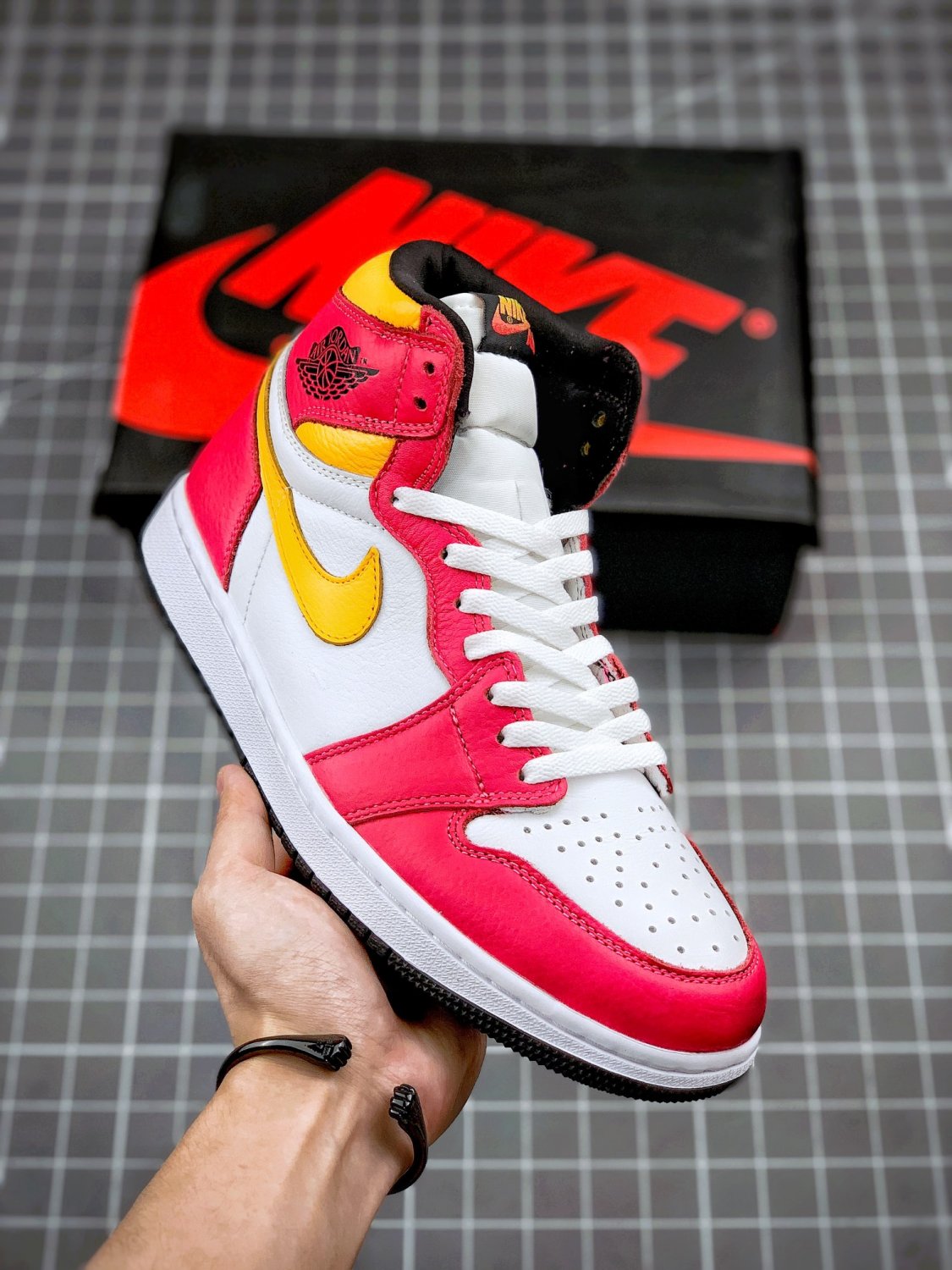 jordan 1 high og light fusion redwhite-laser orange-black