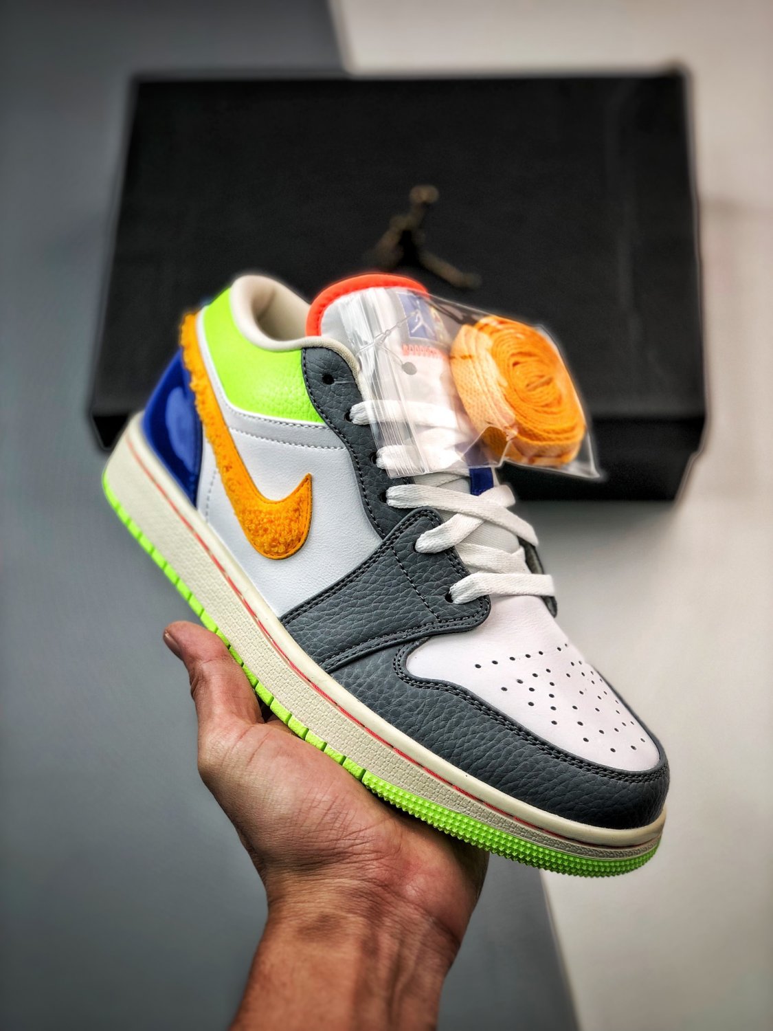 jordan 1 low &acirc;��hoops&acirc;�� whitecoconut milk-shadow green-laser orange