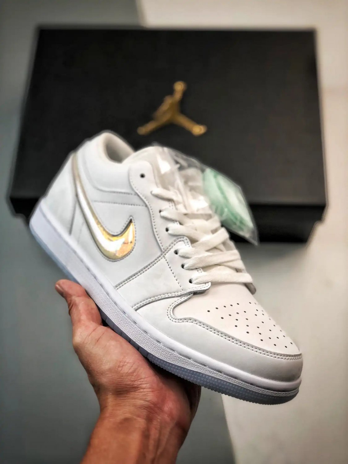 jordan 1 low &acirc;��iridescent glitter swooshes&acirc;�� white ice blue