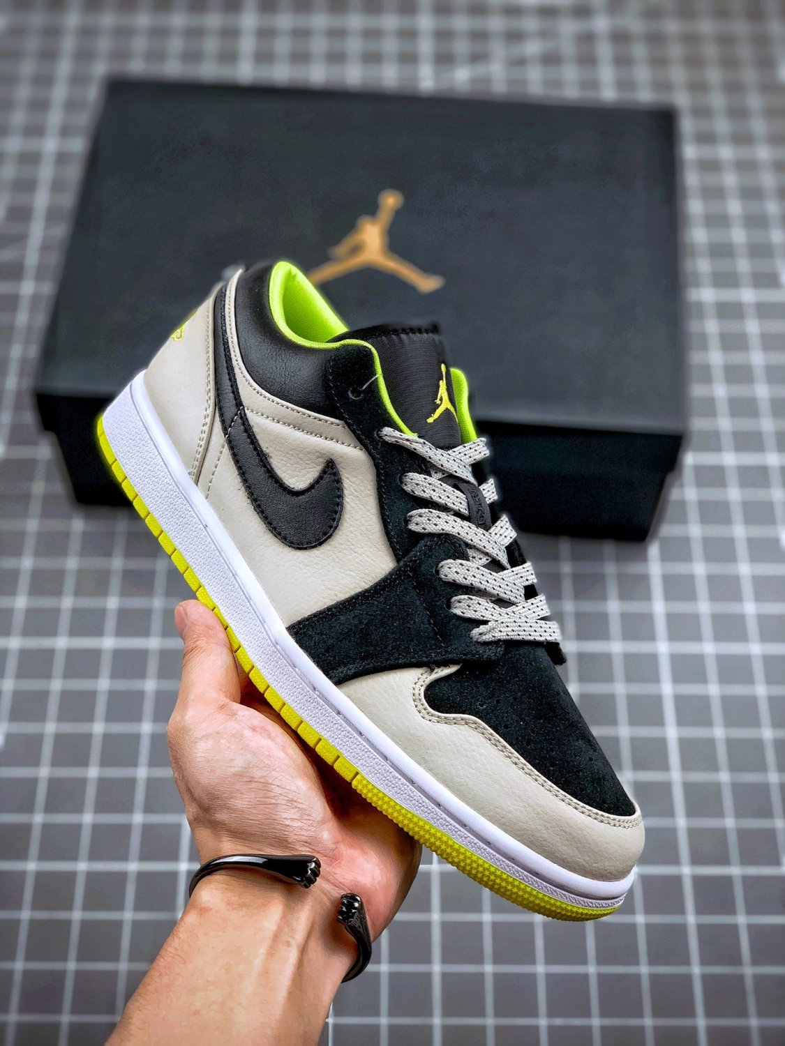 jordan 1 low &acirc;��venom green&acirc;�� 553558-009