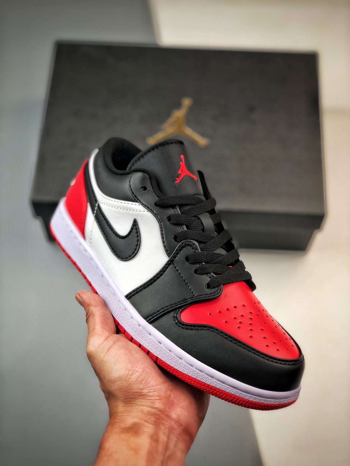 jordan 1 low &Atilde;&cent;&Acirc;�&Acirc;�bred toe&Atilde;&cent;&Acirc;�&Acirc;� whiteblack-varsity red 553558-161