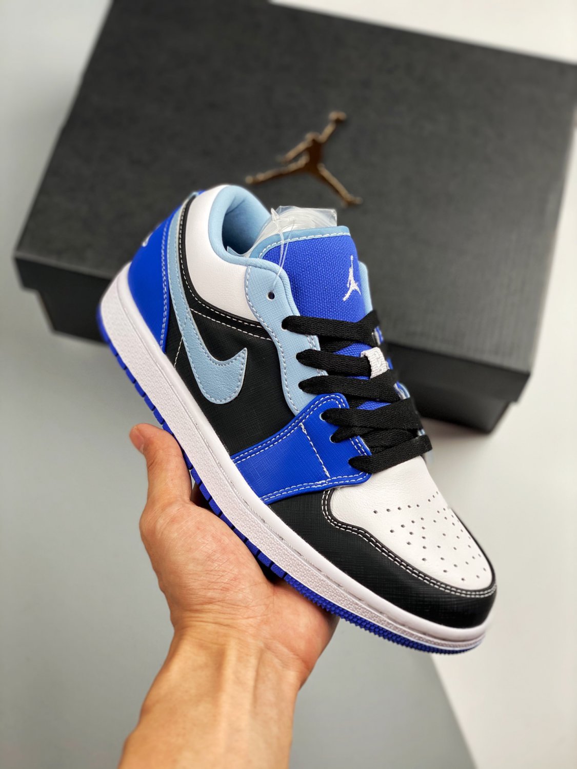 jordan 1 low blue black white dh0206-400