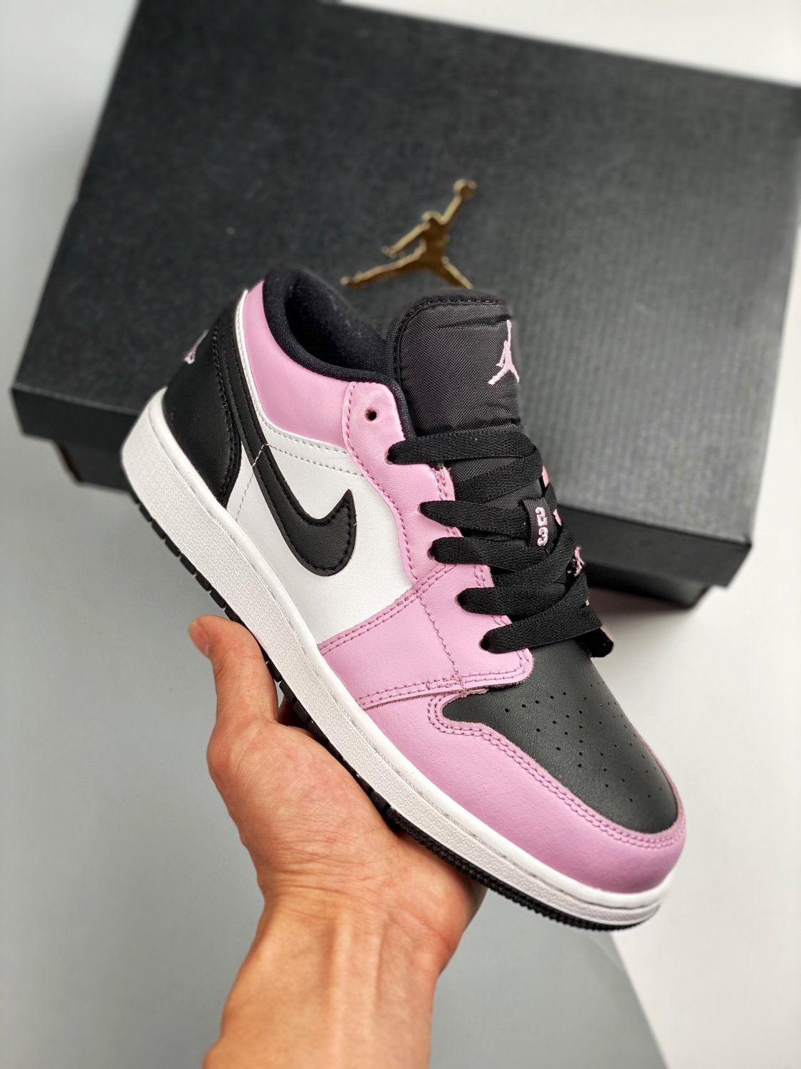 jordan 1 low light arctic pinkblackwhite