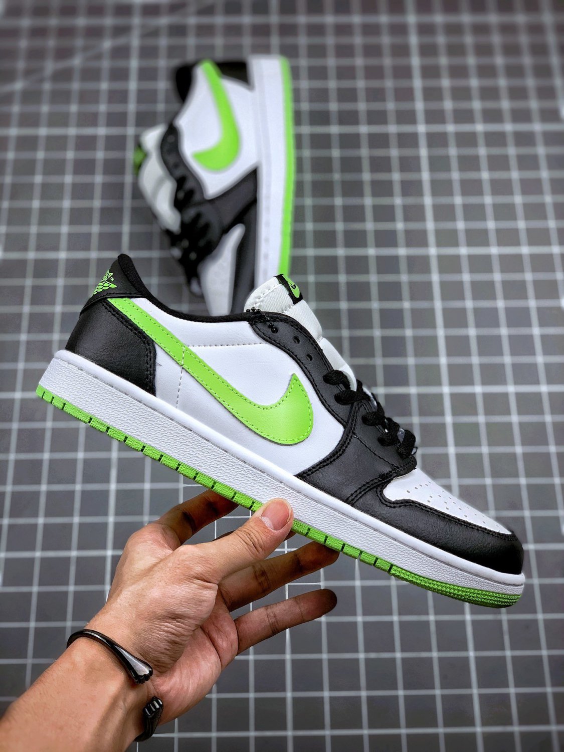 jordan 1 low og ghost green cz0790-103