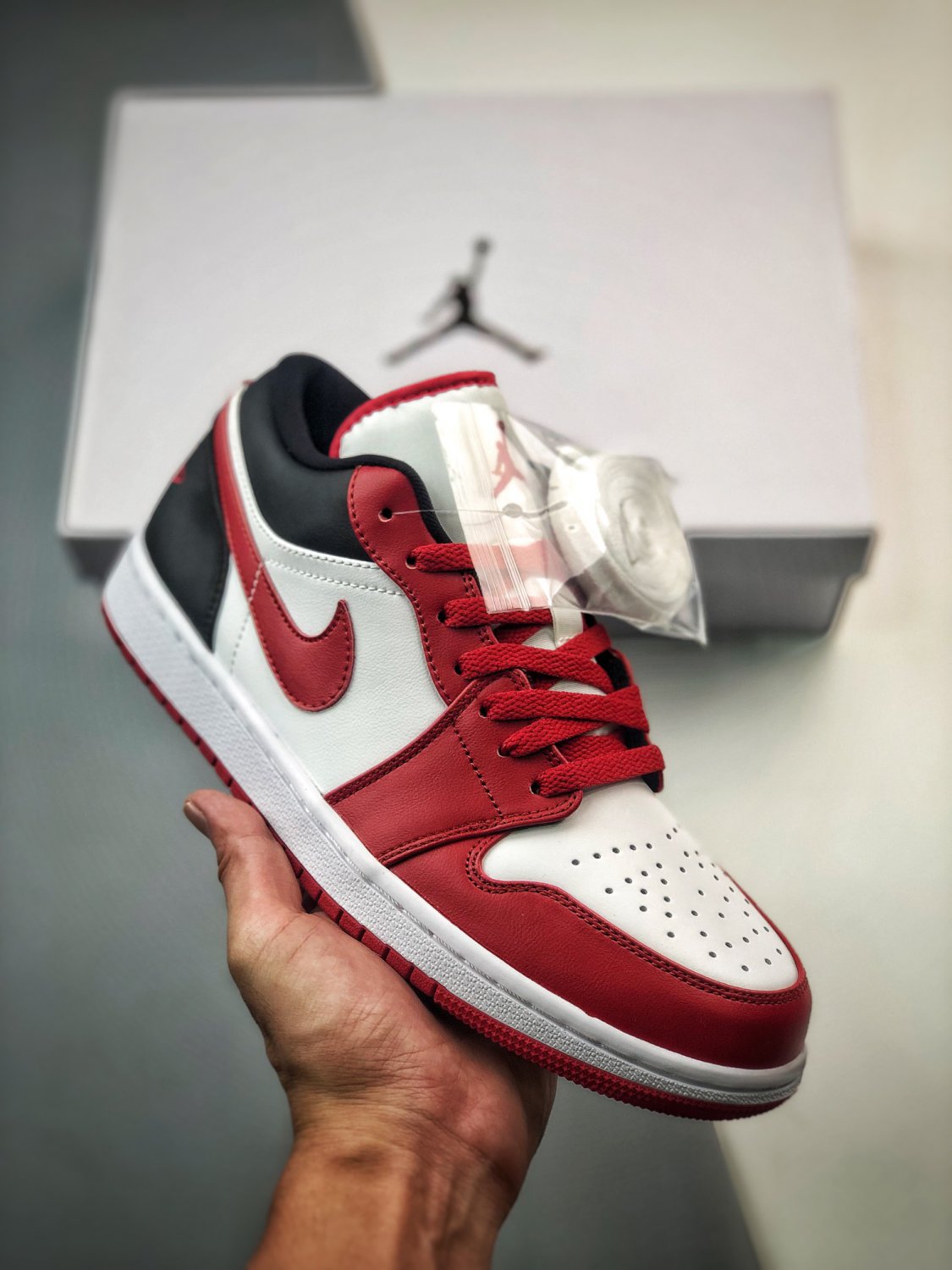 jordan 1 low reverse black toe dc0774-160