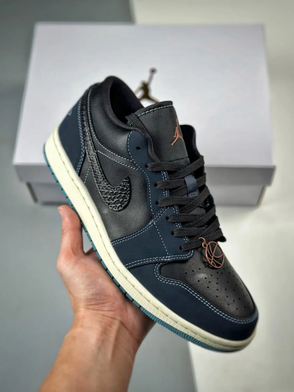 jordan 1 low snakeskin midnight navy fj5478-010