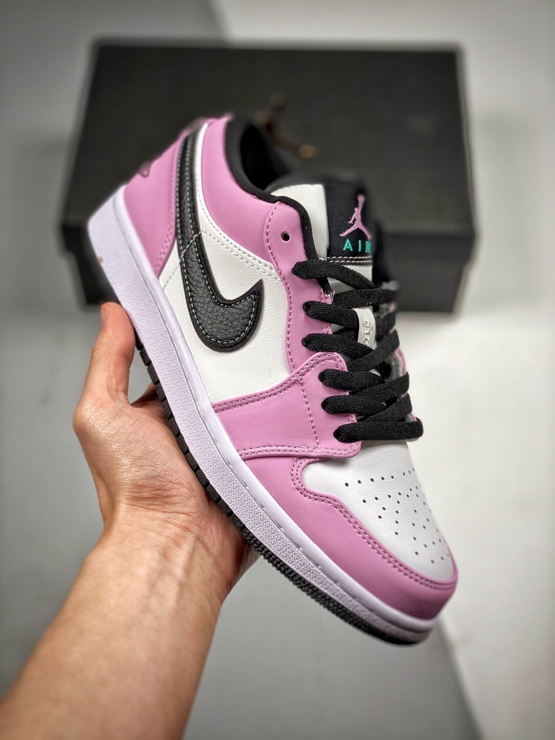 jordan 1 low violet shockblack-tropical twist