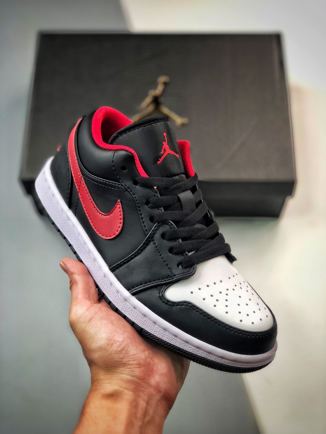 jordan 1 low white toe blackwhite-red 553558-063