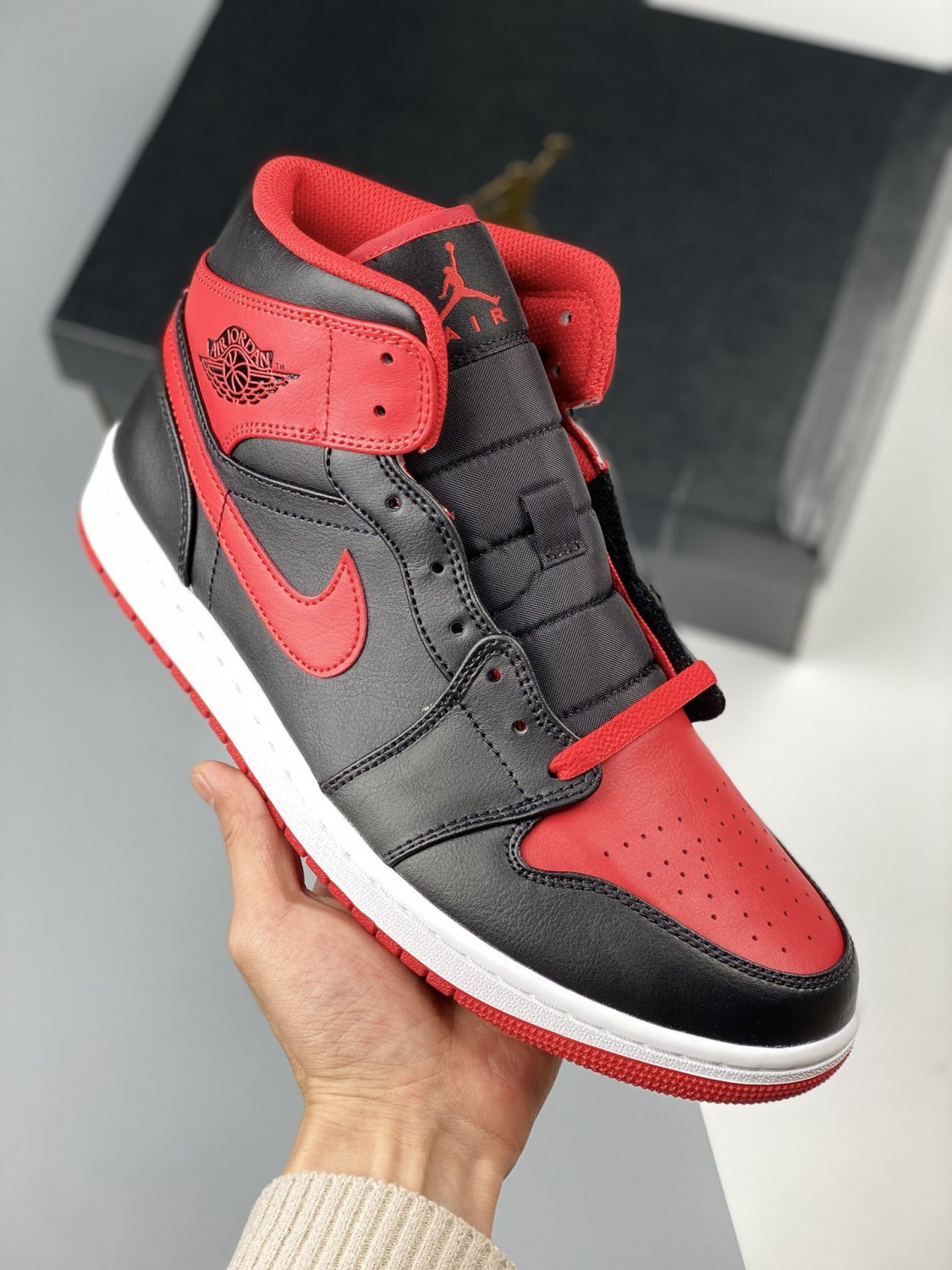 jordan 1 mid &acirc;��bred&acirc;�� blackwhitefire red dq8426-060