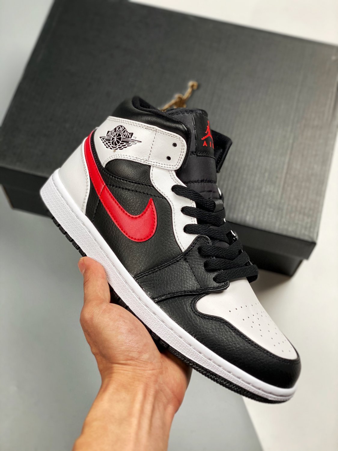jordan 1 mid &acirc;��chicago&acirc;�� blackchile red-white