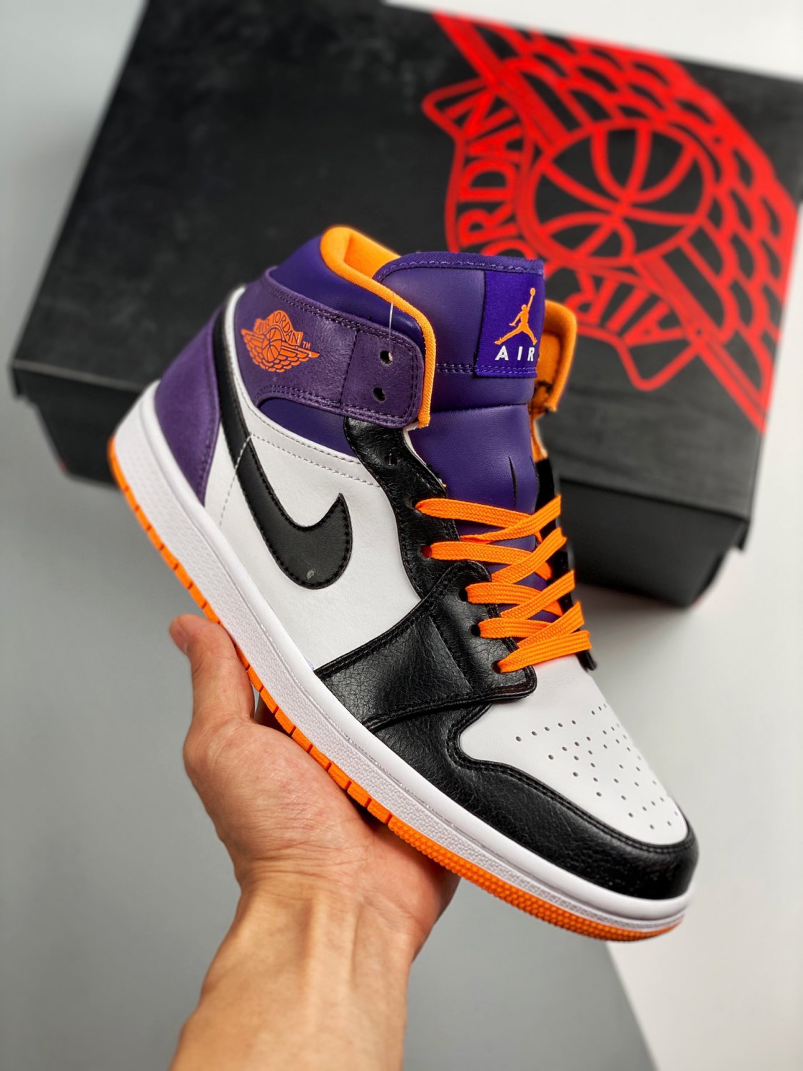 jordan 1 mid &acirc;��phoenix suns&acirc;�� whitebright citruscourt purple-black