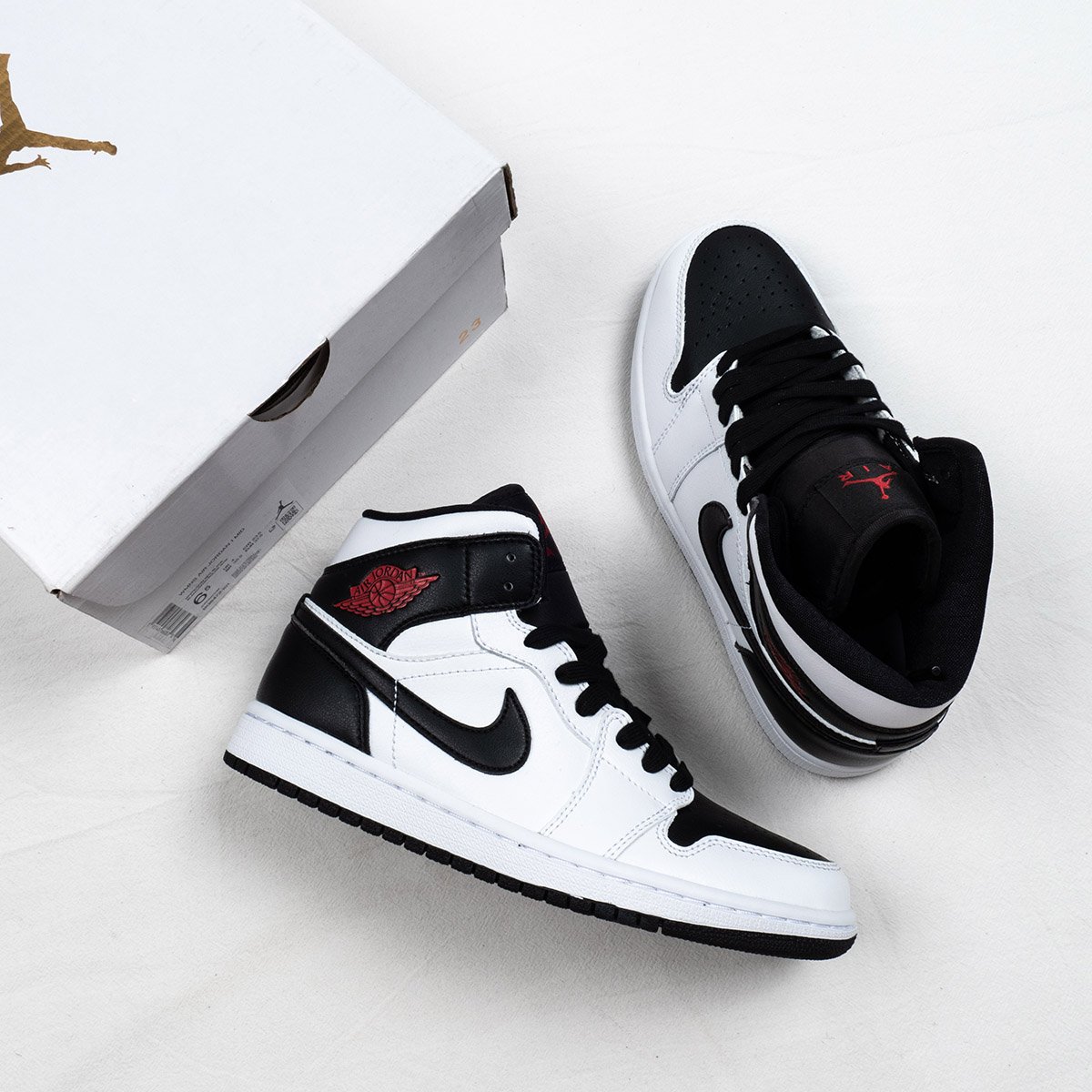 jordan 1 mid &acirc;��reverse black toe&acirc;�� white black red