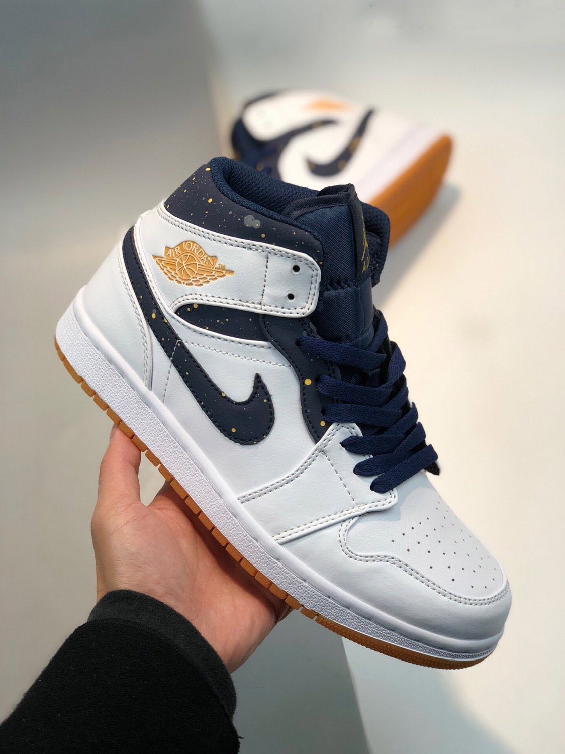jordan 1 mid &acirc;��jeter&acirc;�� sailbronze-college navy on