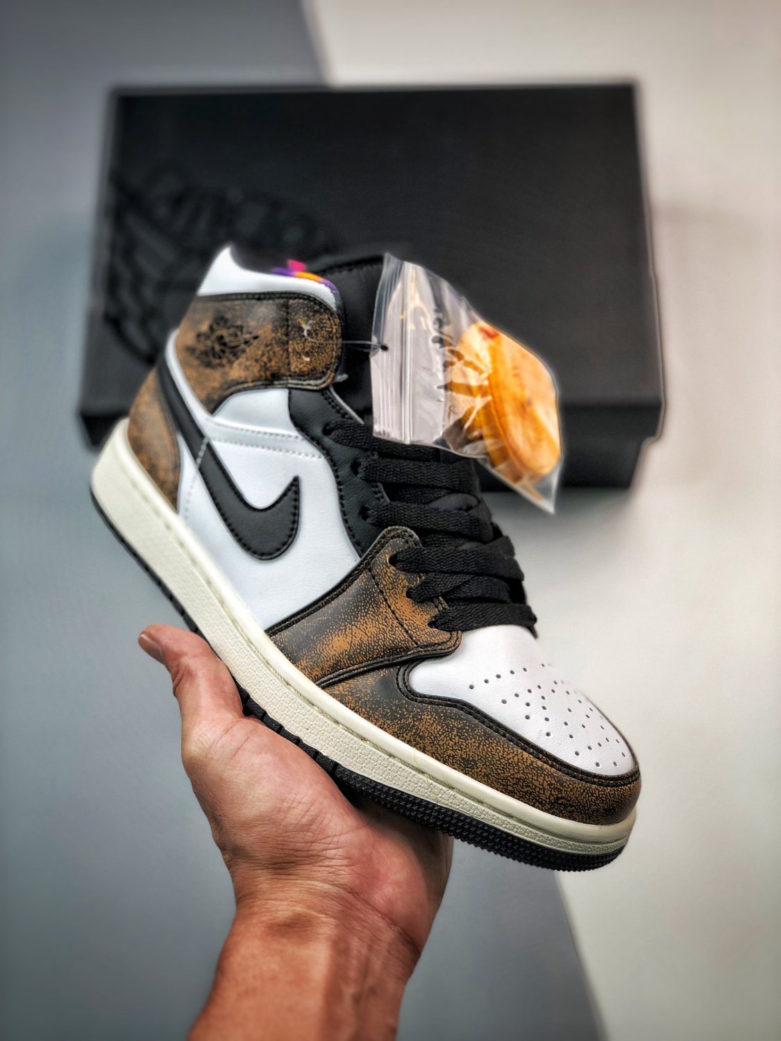 jordan 1 mid &acirc;��orange wear-away&acirc;�� dq8417-071