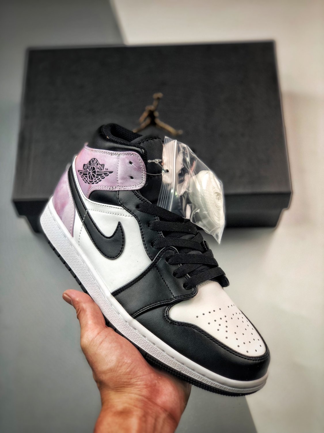 jordan 1 mid &acirc;��tie-dye&acirc;�� blackwhiteamethyst wavebleached coral