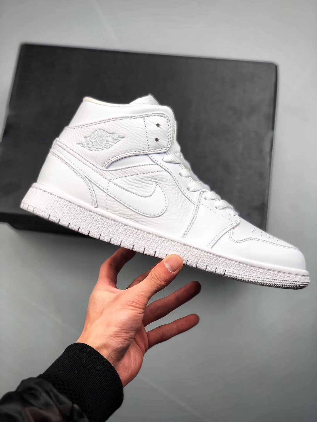 jordan 1 mid &acirc;��triple white&acirc;�� 554724-109