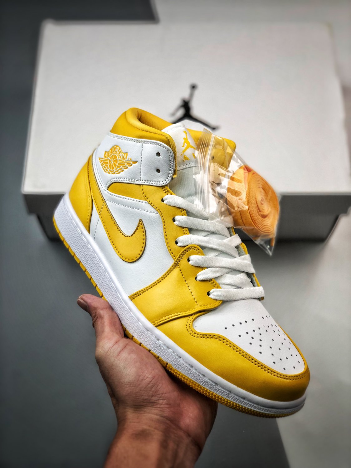 jordan 1 mid &Atilde;&cent;&Acirc;�&Acirc;�pollen&Atilde;&cent;&Acirc;�&Acirc;� white yellow bq6472-117