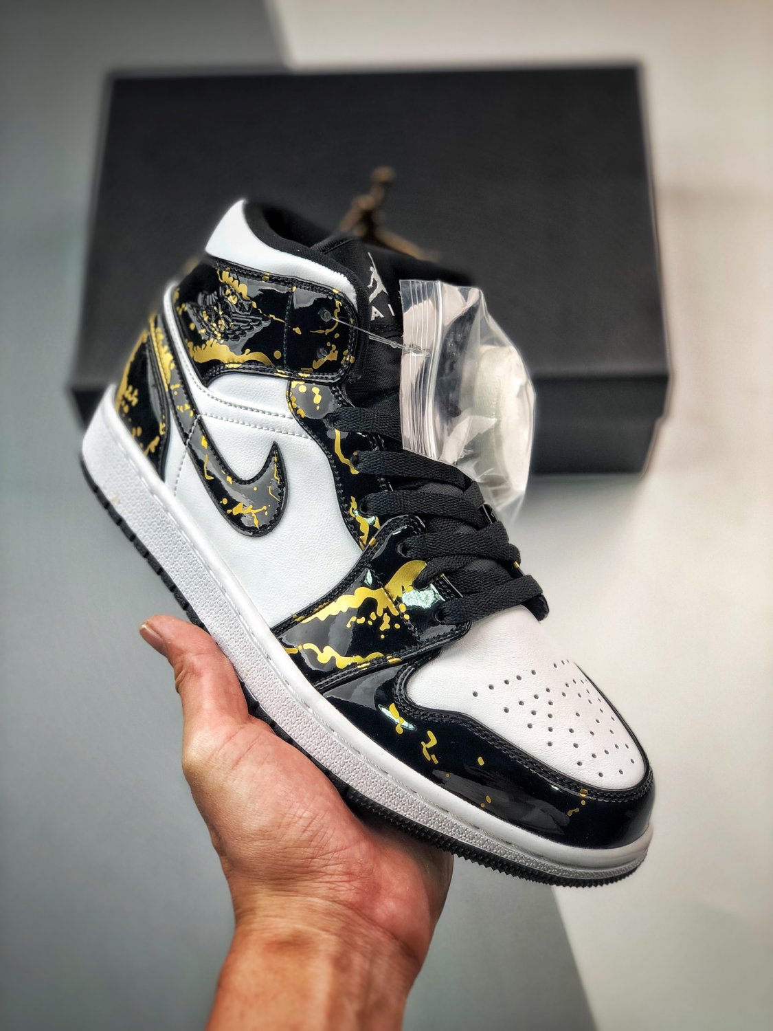 jordan 1 mid black gold white
