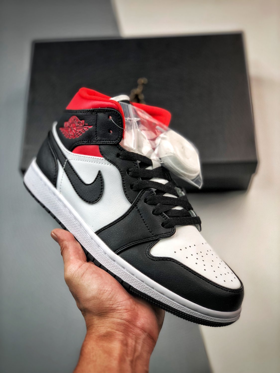 jordan 1 mid black gym red bq6472-061