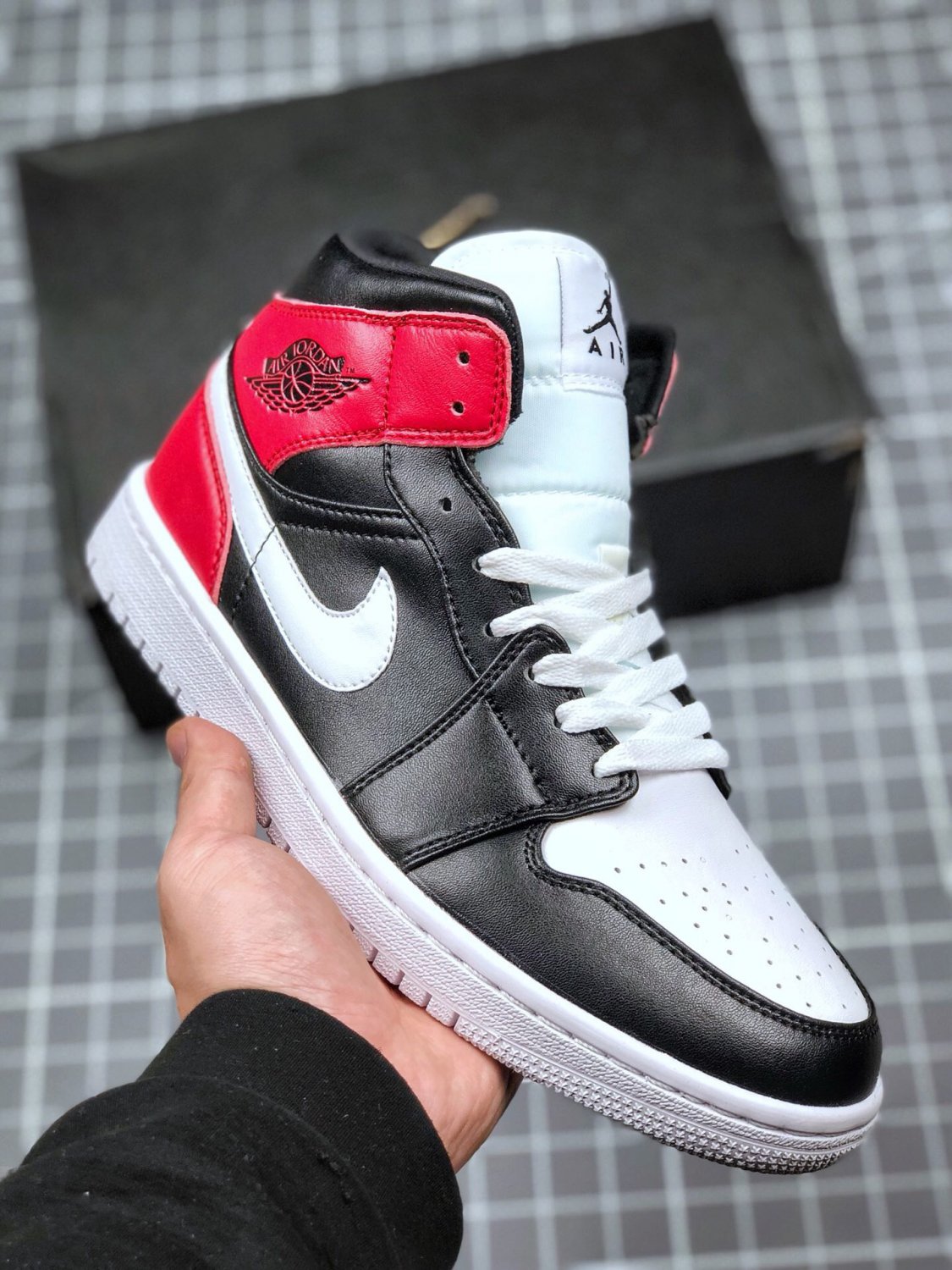 jordan 1 mid blackwhite-noble red bq6472-016 on