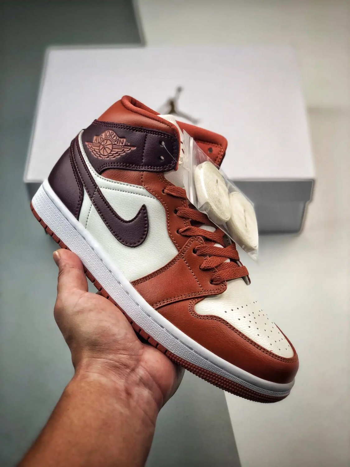 jordan 1 mid dusty peach night maroon bq6472-200