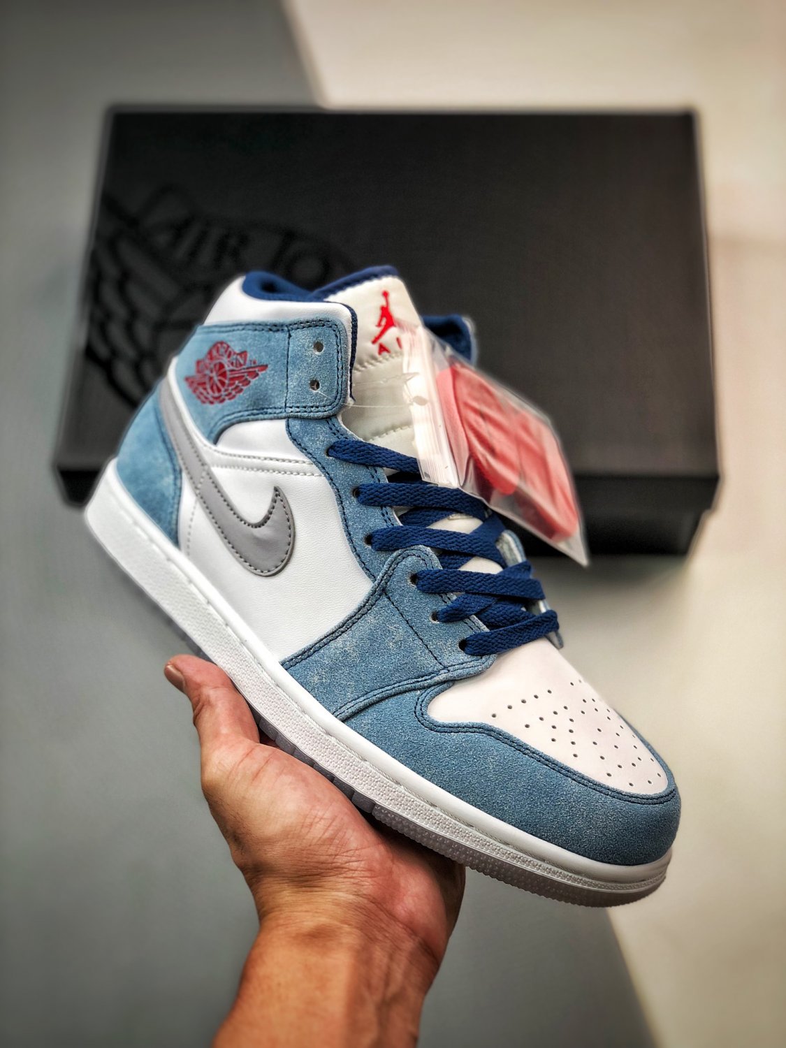 jordan 1 mid french bluefire red-white-light steel grey